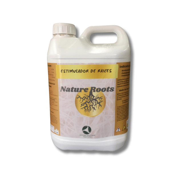 Envase de Nature Roots, un estimulador de raíces diseñado para promover el crecimiento saludable y vigoroso de las plantas durante el enraizamiento y trasplantes.